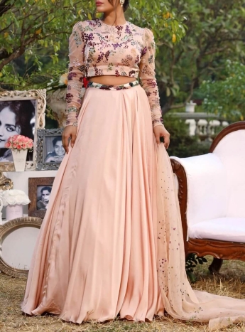 Everything Radhika Merchant has worn so far—from her Versace gown to custom  Manish Malhotra lehenga | Vogue India